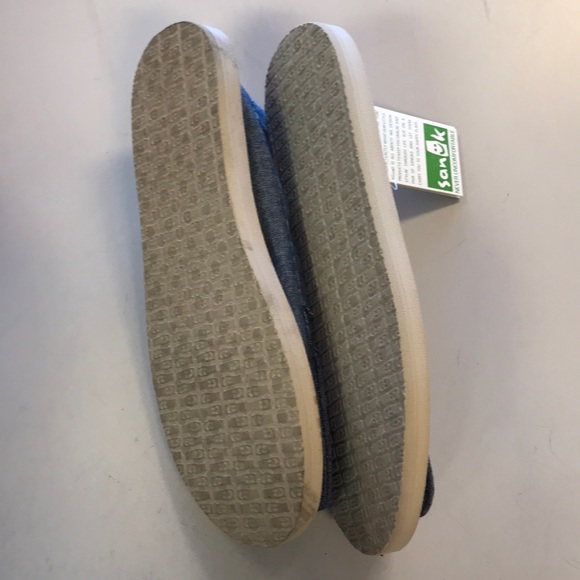 Sanuk - Picture 2 of 3